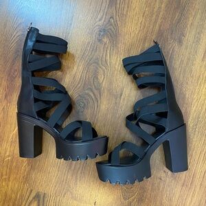 🎀🌷 Black Gladiator Platform Block Heels 🌷🎀